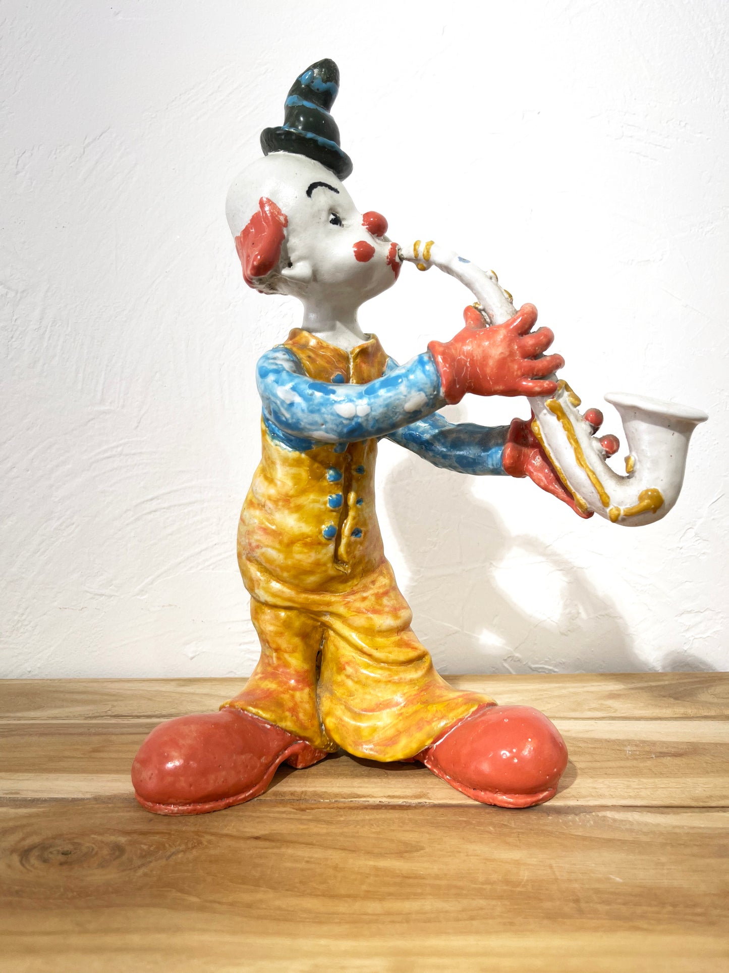 Clown avec Saxophone en céramique