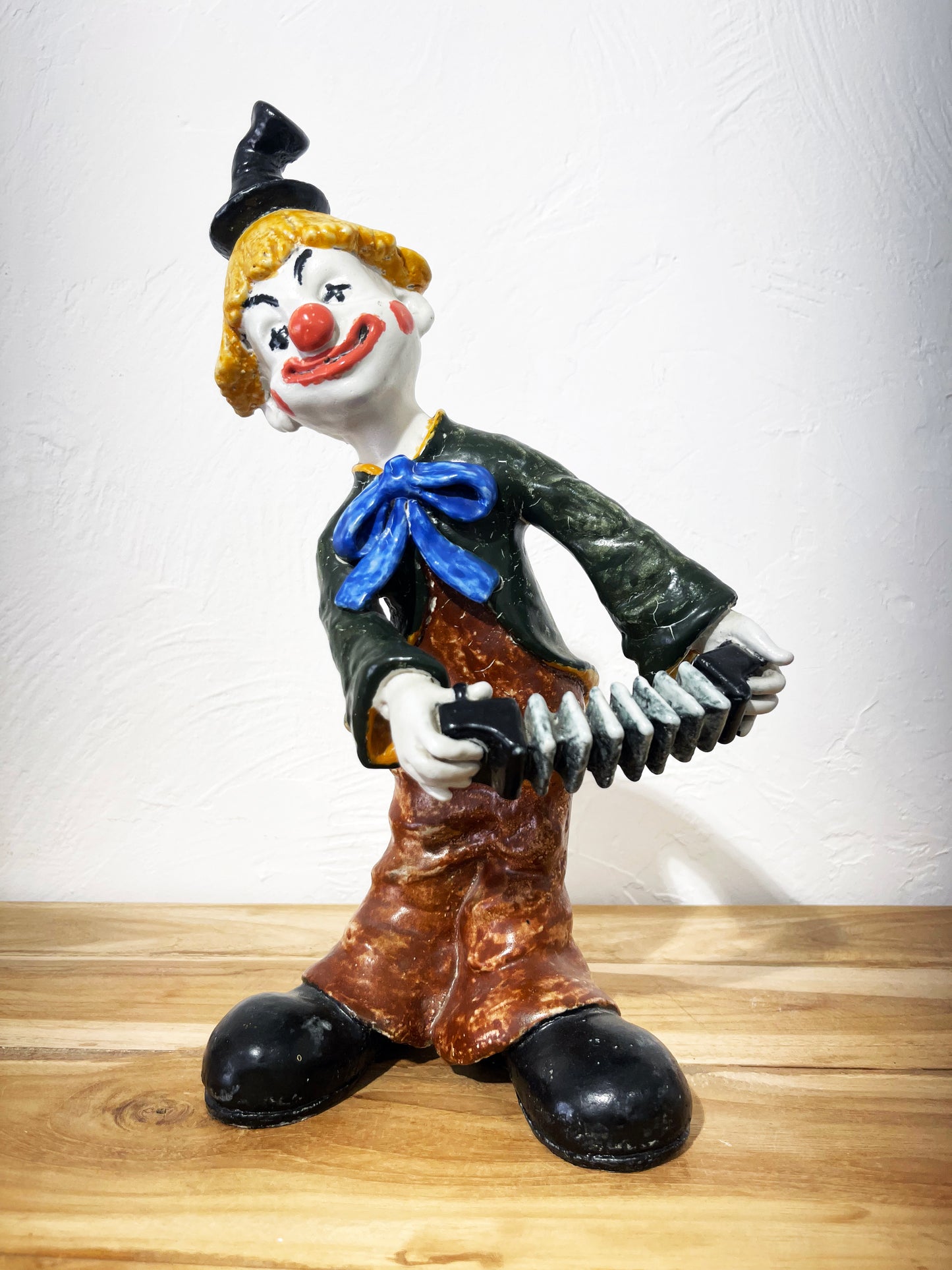 Clown avec Accordéon en céramique
