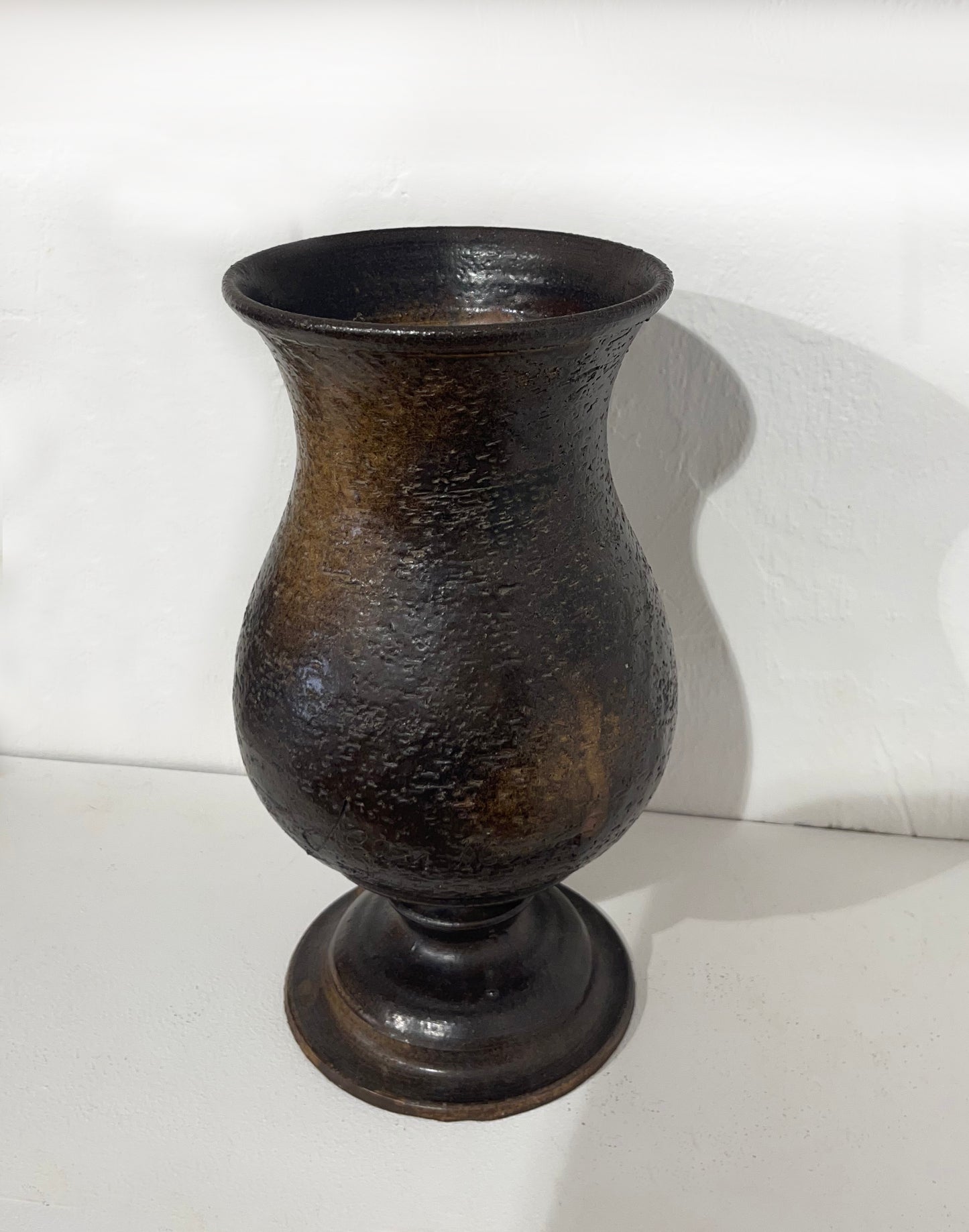 Vase sur piédouche en céramique Jean Marais
