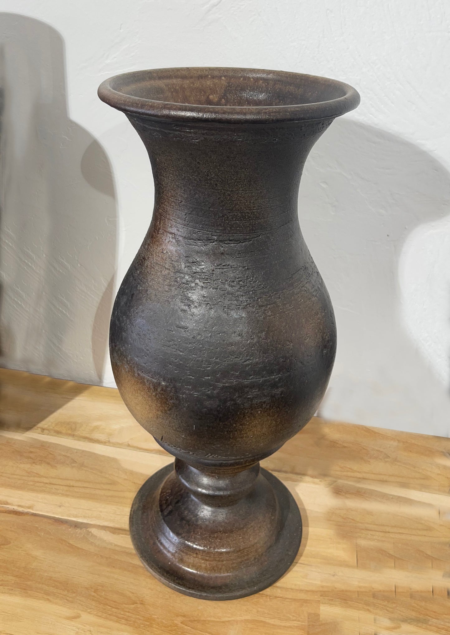 Vase sur piédouche en céramique Jean Marais